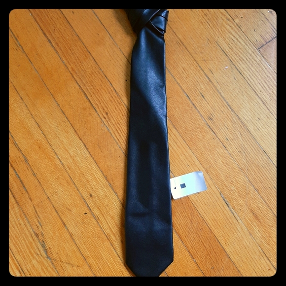 Dkny Accessories - NWT DKNY VEGAN LEATHER TIE